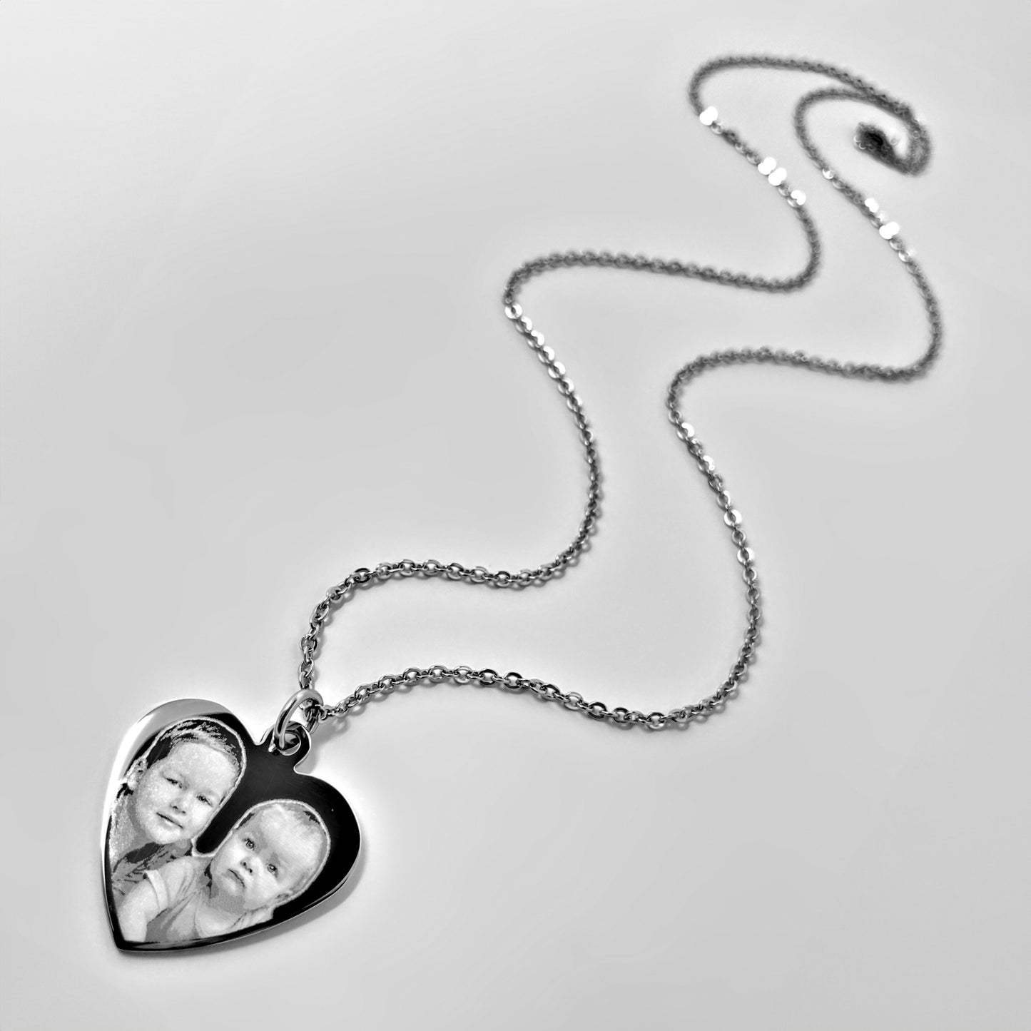 MAMA PHOTO HEART NECKLACE