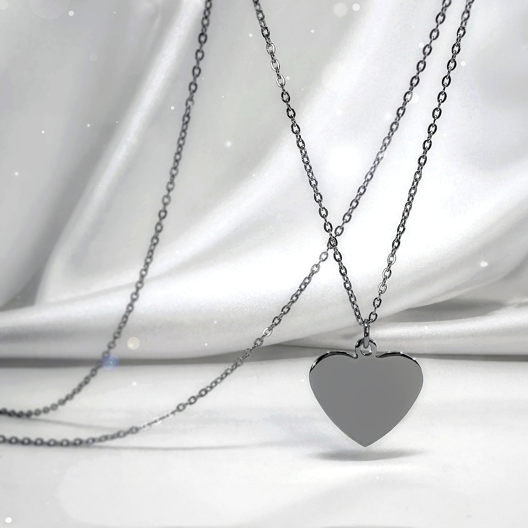 Personalized heart necklace video showing multiple custom engraving options including photos, fingerprints, handwriting, names, dates, and meaningful messages